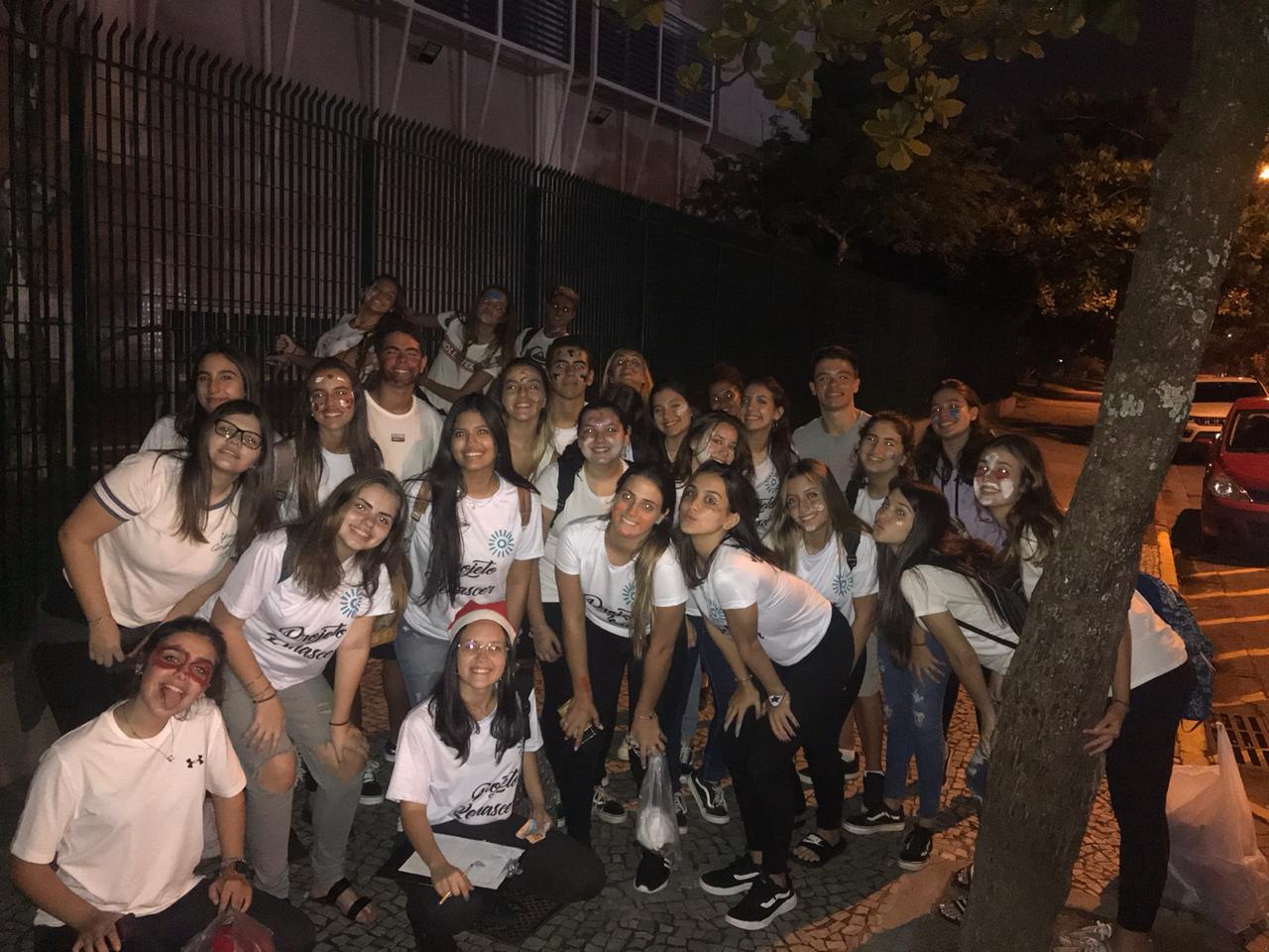 Nossos voluntários:: Mari Calumby, Julia Balster, Gabriela Gonzaga, Gabriela Magalhães, Giulia Santini, Rafa Neves, Julie Oliveira, Duda Albuquerque, Maria Lua, Duda Maia,Luiza Lindo,Giovanna Albuquerque, João Cláudio Lyra,Luiza Cony,Luiza Duarte,Gabriela Reis,Thiago Teles,Nicolas,Raphael Vargens ,Giovanna Lancelotti,Nina,Beatriz Lafayette,Mariana Balbi,Bia ,Mariana Pagani,Lorena Couy,Lara Prioste ,Bia Taule,Luísa Gomes,Júlia Duarte,Duda Bello,Ana Lia,Gabriela Maximiano,Mariana Barreto, Clara Herculano,Milena Motta, Mariana Junqueira,Mariana Alfena,Pillar Isabella Santos,Victoria Calçada,Natália Leone,Manuela Coutinho,Bruna Allak ,Sofia Rocha,Giulia Vieira,Isabella Esses e Catarina que fizeram o dia de todos mais feliz nessa ação de natal incrível ❤️